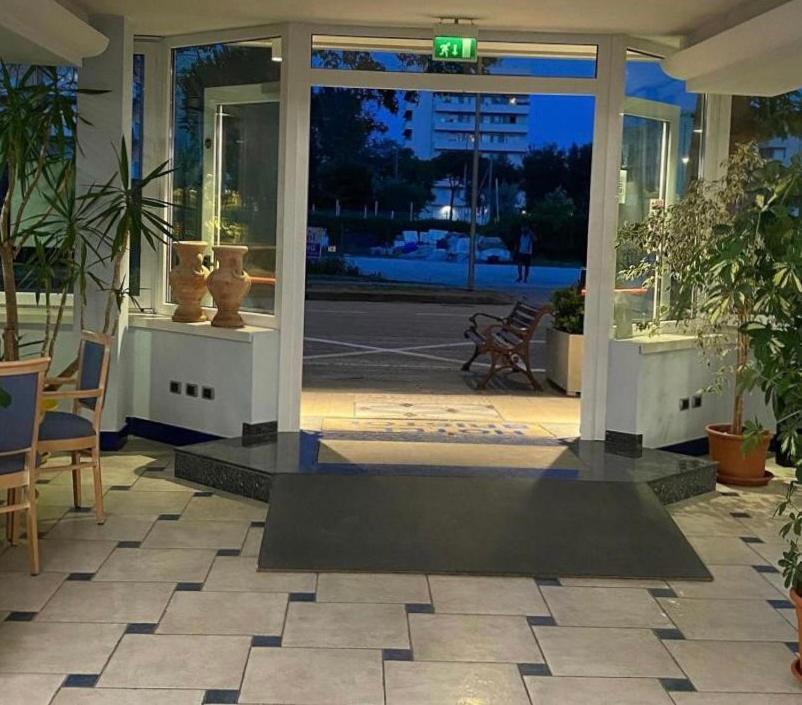 Hotel Bristol Misano Adriatico Exterior photo